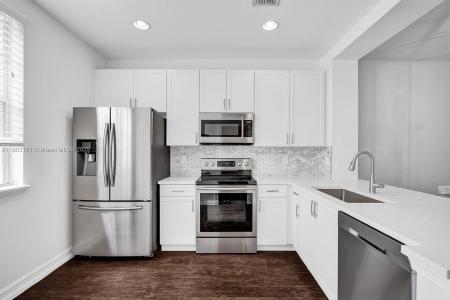 446 NE 2nd Ave 7, Fort Lauderdale, Florida 33301, USA