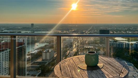 4010 S Ocean Dr T4302, Hollywood, Florida 33019, USA