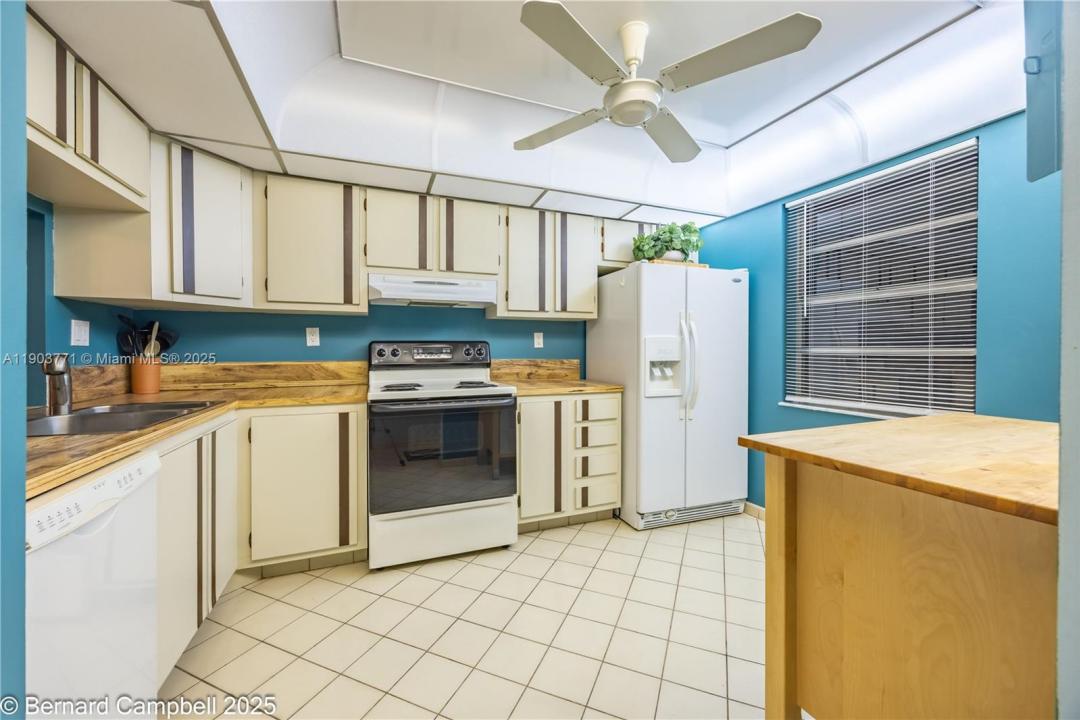 3910 Inverrary Blvd 406-B, Lauderhill, Florida 33319, Stati Uniti