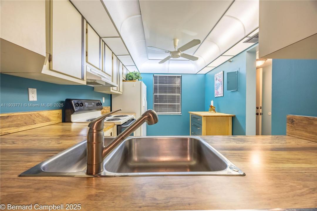 3910 Inverrary Blvd 406-B, Lauderhill, Florida 33319, Stati Uniti