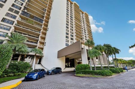 1800 NE 114th St 1004, Miami, Florida 33181, USA