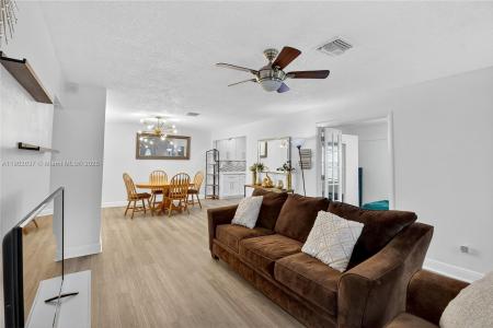 554 NW 46th St 1, Oakland Park, Florida 33309, USA