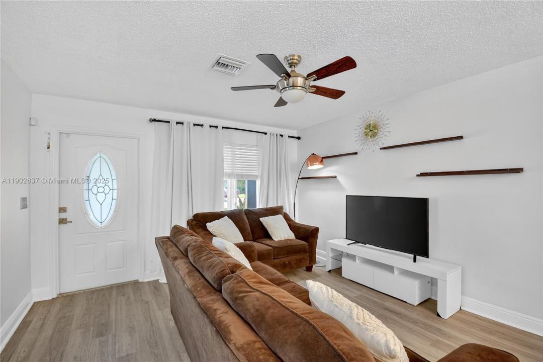 554 NW 46th St 1, Oakland Park, Florida 33309, Stati Uniti