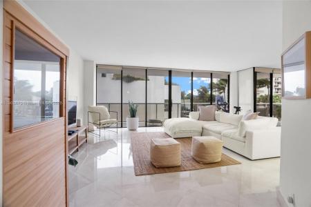 20281 E Country Club Dr M1, Aventura, Florida 33180, USA