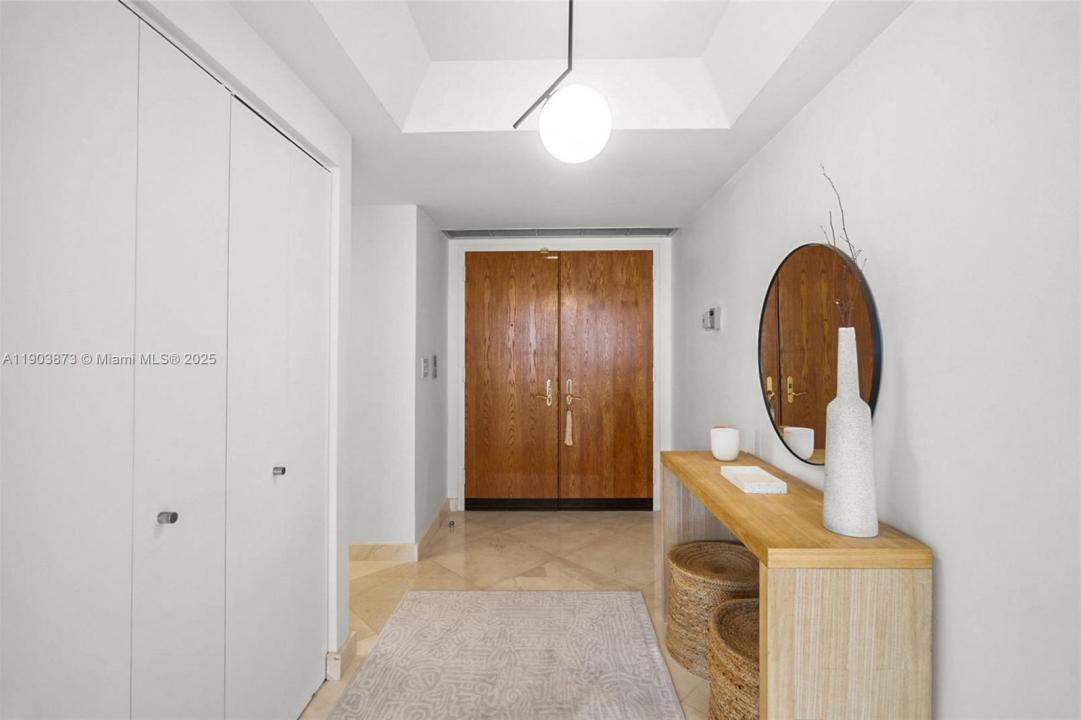 20281 E Country Club Dr M1, Aventura, Florida 33180, USA