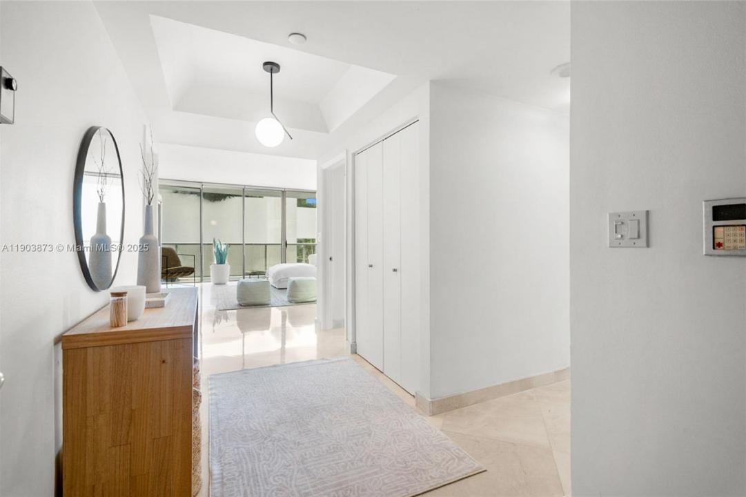 20281 E Country Club Dr M1, Aventura, Florida 33180, USA