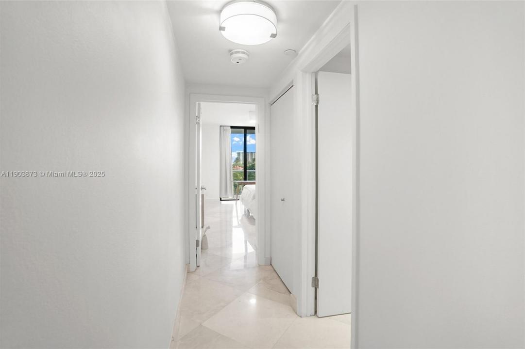 20281 E Country Club Dr M1, Aventura, Florida 33180, USA