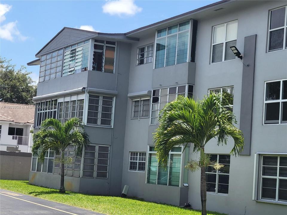 120 Royal Palm 301, Hialeah Gardens, Florida 33016, Amerika Birleşik Devletleri