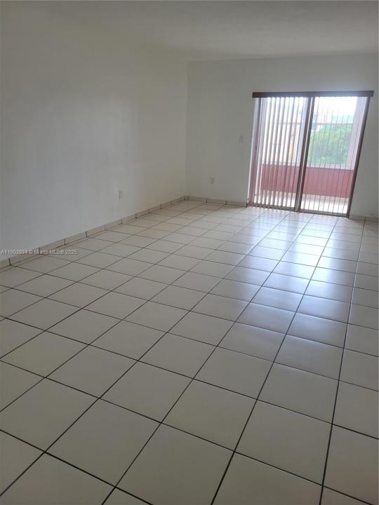 120 Royal Palm 301, Hialeah Gardens, Florida 33016, Amerika Birleşik Devletleri