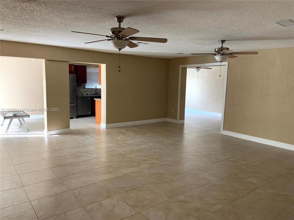 6407 SW 5th St, Pembroke Pines, 佛罗里达州 33023, 美国