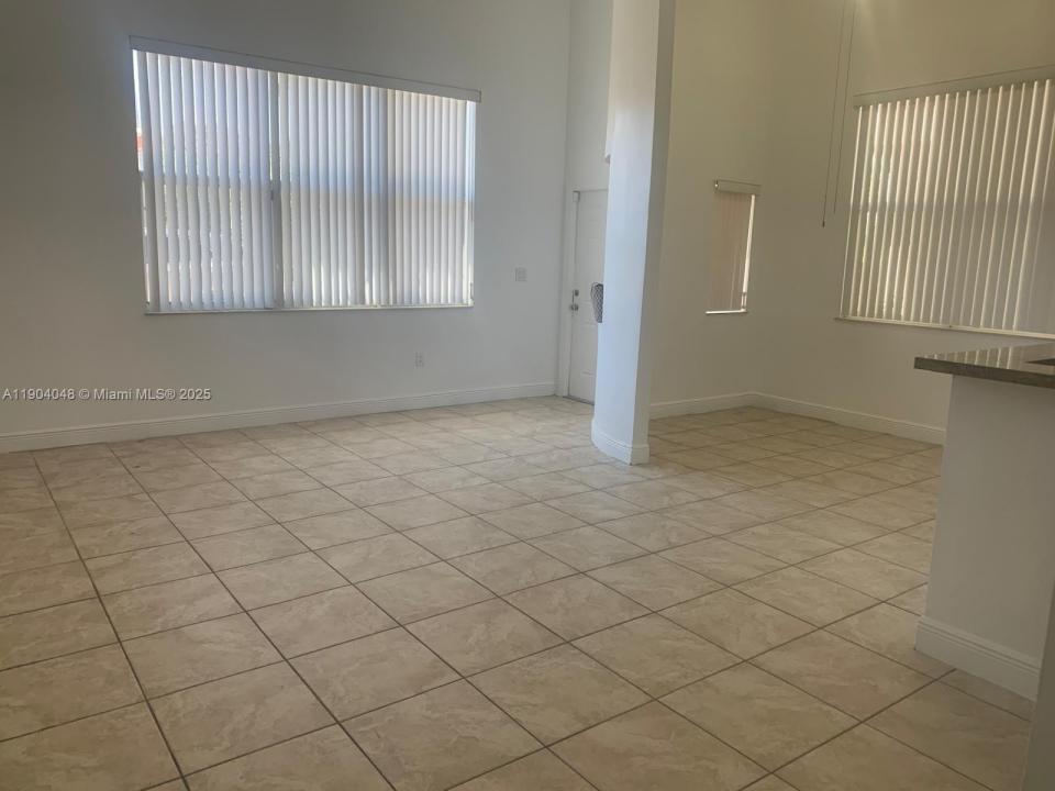 2577 NE 184th Ter 0, North Miami Beach, Floride 33160, États-Unis