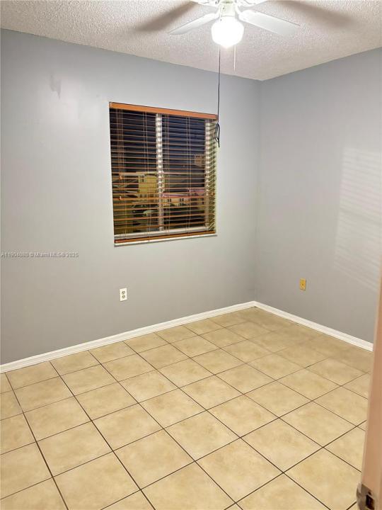 300 NW 114th Ave 2-102, Sweetwater, Flórida 33172, Estados Unidos