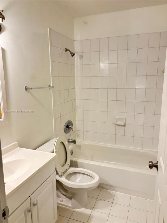 300 NW 114th Ave 2-102, Sweetwater, Flórida 33172, Estados Unidos