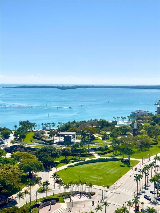 398 NE 5th Street 2114, Miami, Флорида 33132, Соединенные Штаты