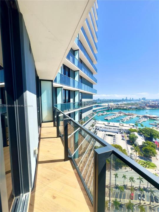 398 NE 5th Street 2114, Miami, Флорида 33132, Соединенные Штаты
