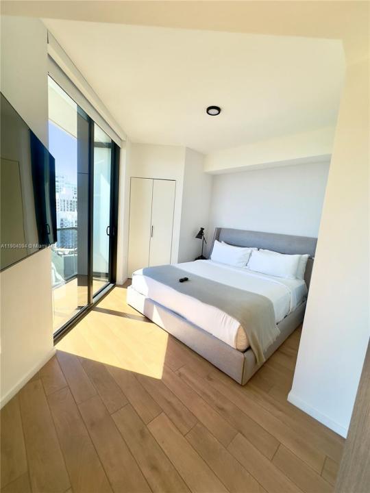 398 NE 5th Street 2114, Miami, Флорида 33132, Соединенные Штаты