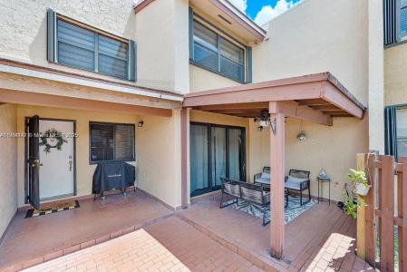 241 W Park Dr 5-103, Miami, Florida 33172, USA