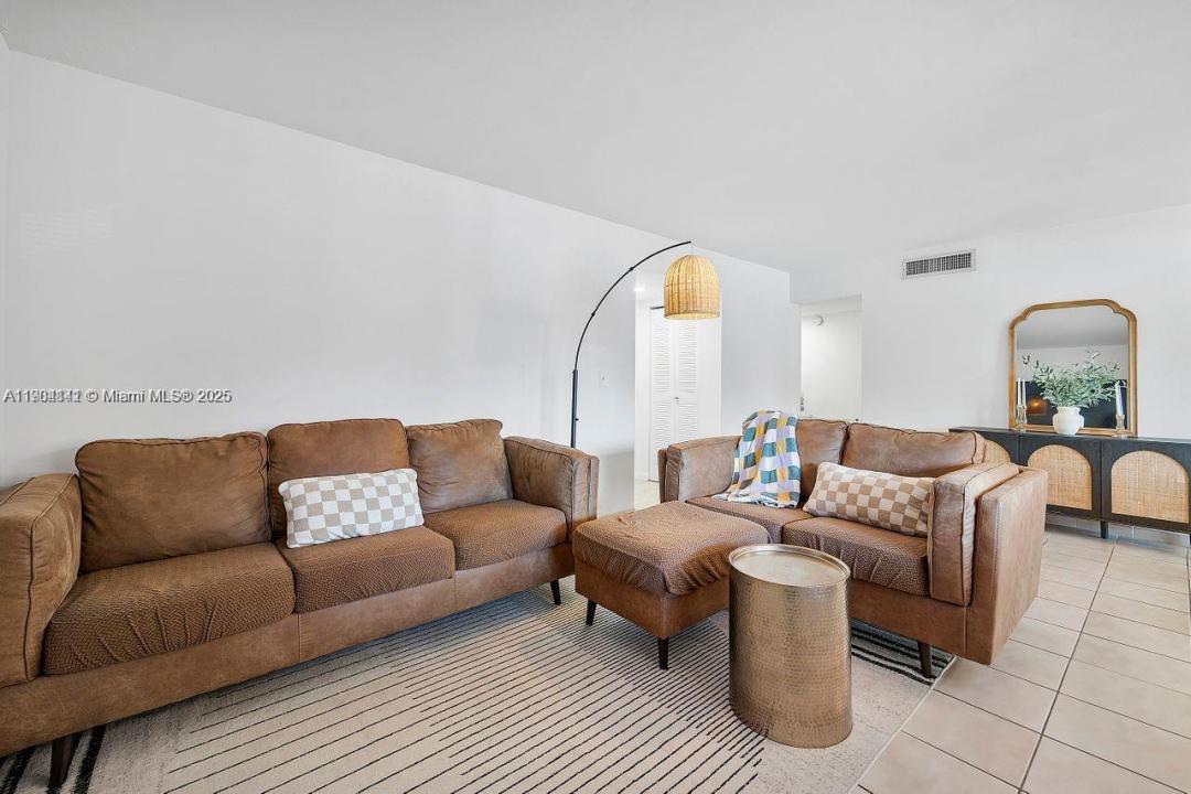 241 W Park Dr 5-103, Miami, Florida 33172