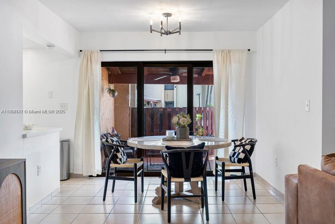 241 W Park Dr 5-103, Miami, Florida 33172