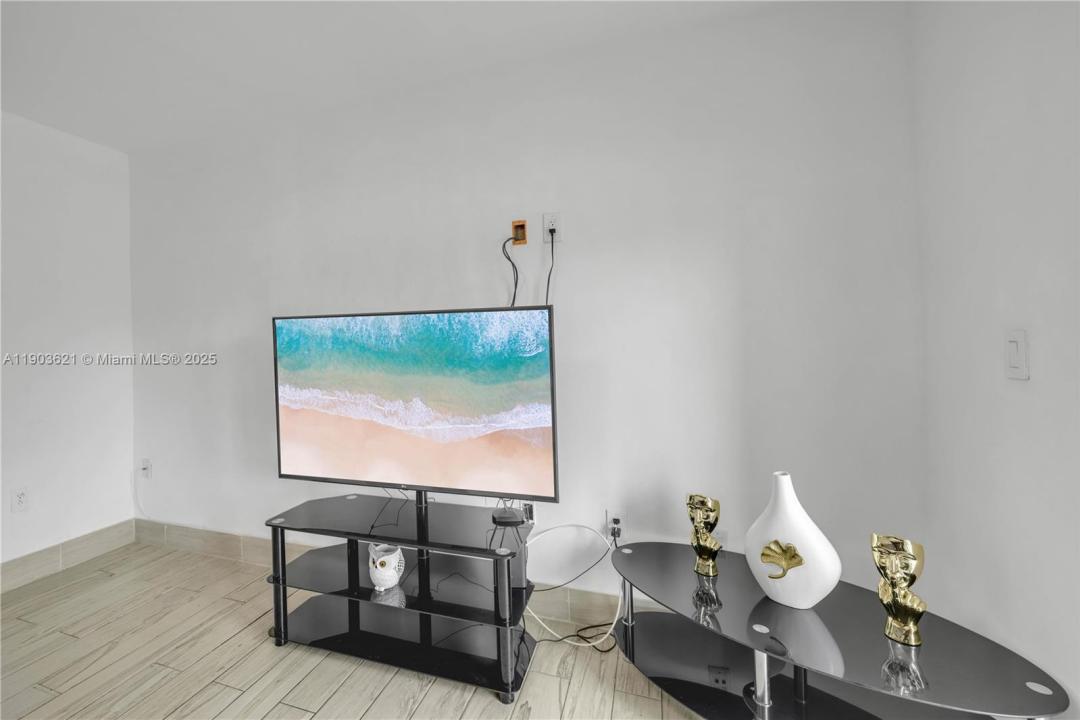 2610 W 76th St 210, Hialeah, Florida 33016, Stati Uniti