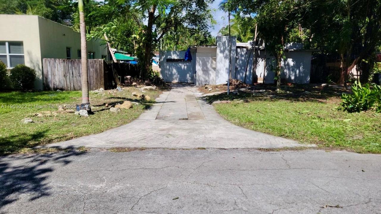 519 NE 118th St, Biscayne Park, Florida 33161, USA