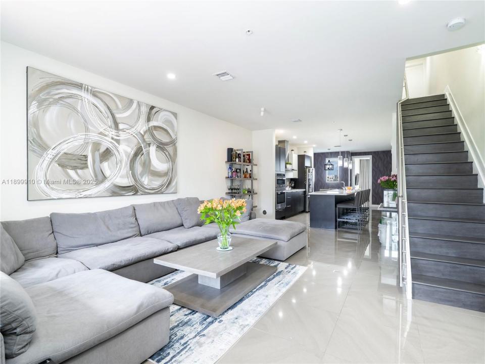 10245 NW 63rd Ter 206, Doral, Florida 33178, USA