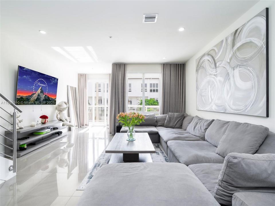 10245 NW 63rd Ter 206, Doral, Florida 33178, USA