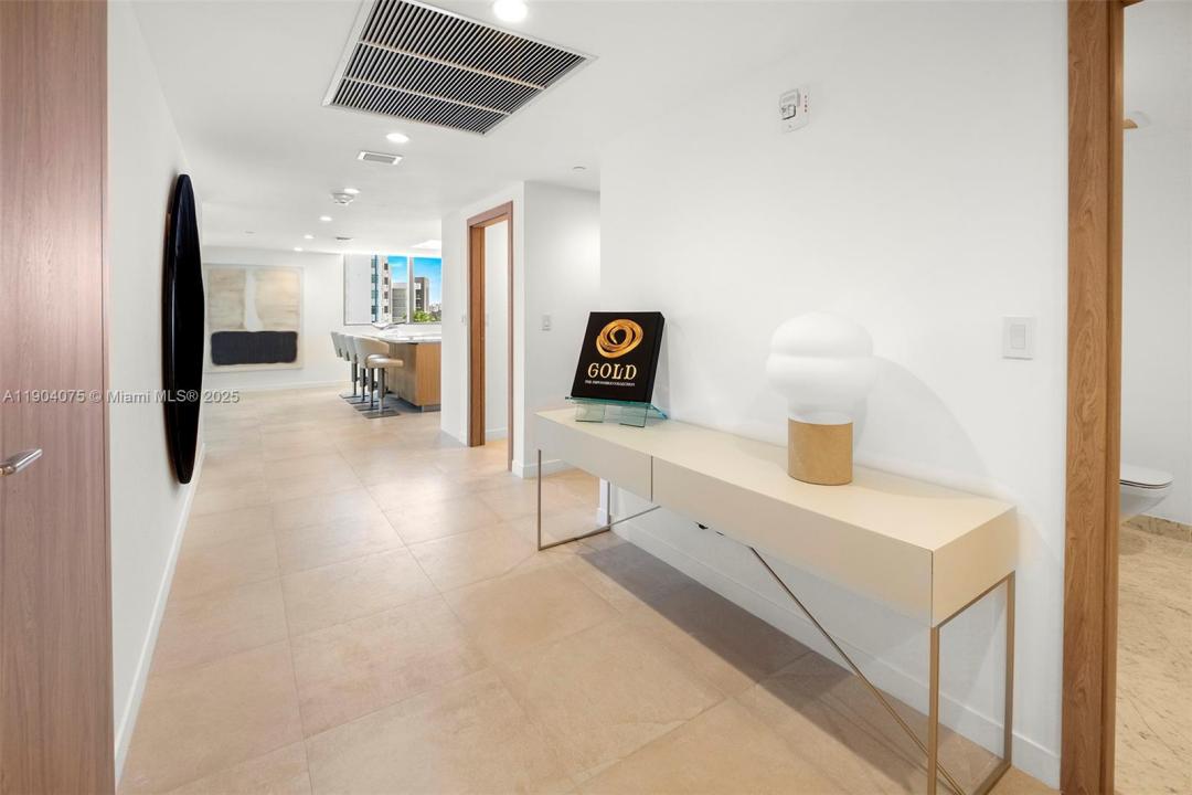 1135 103 606, Bay Harbor Islands, Florida 33154