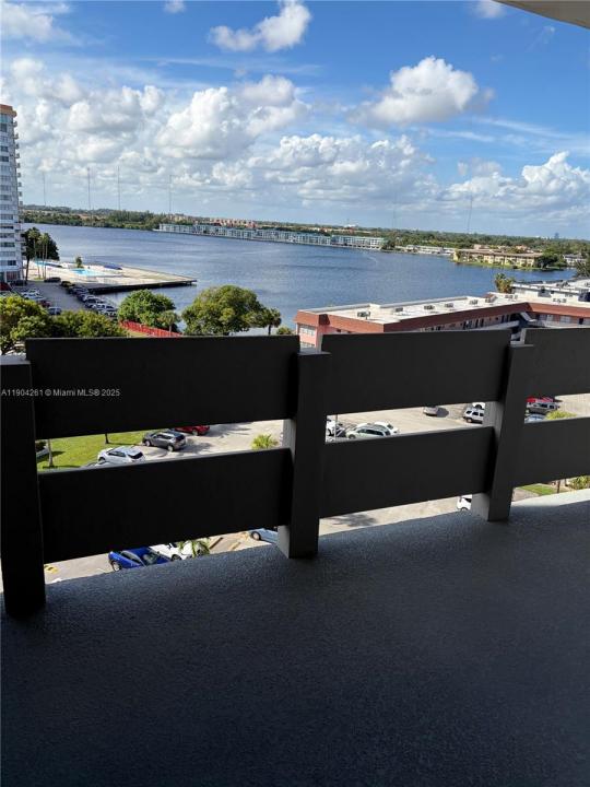 1401 NE Miami Gardens Dr 997, Miami, Floryda 33179, USA