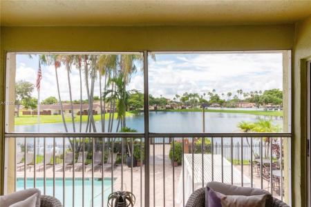 17200 NW 64th Ave 21-306, Miami Lakes, Florida 33015, USA