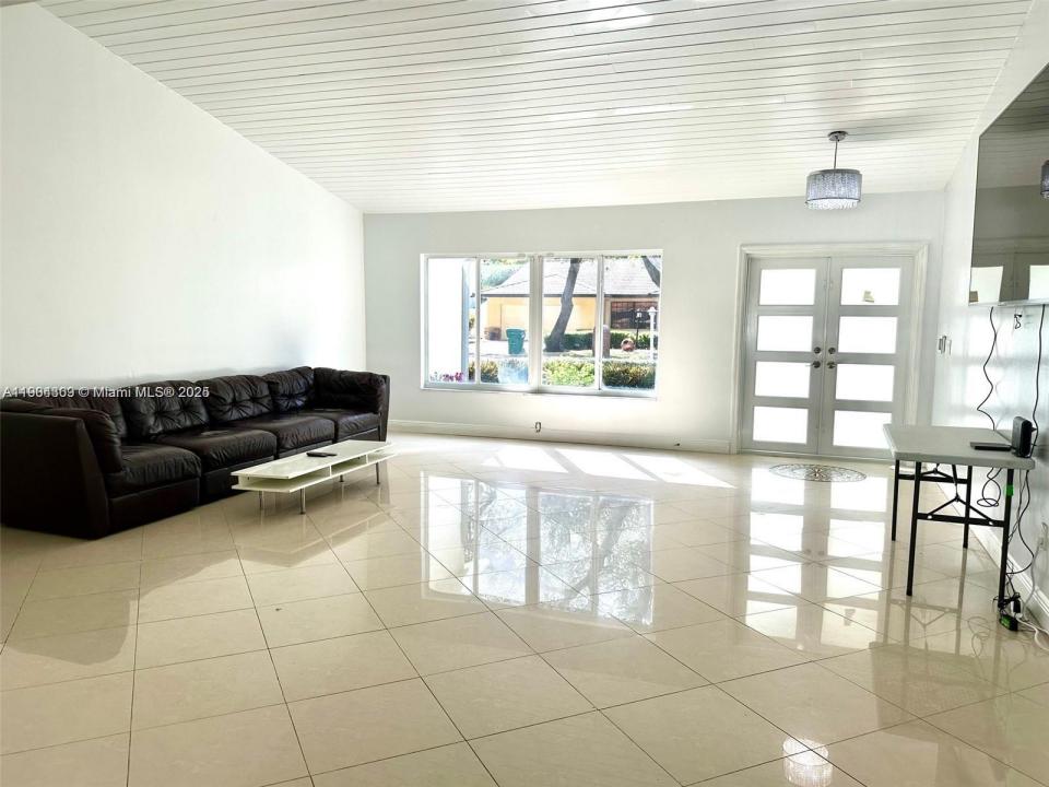 8371 NW 166th Ter, Miami Lakes, Florida 33016