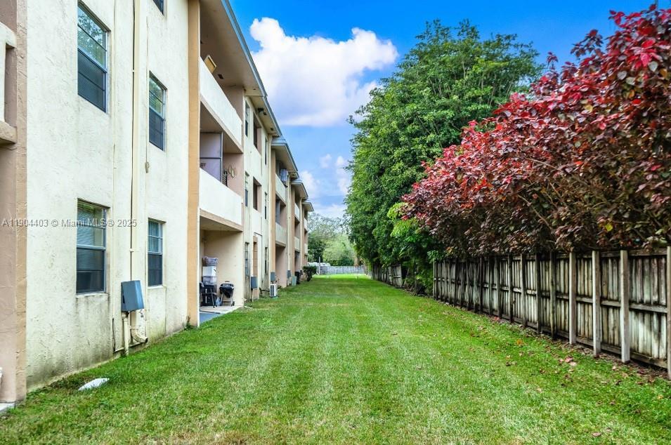 8951 SW 72nd St 328, Miami, Флорида 33173, Соединенные Штаты