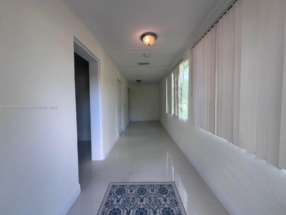 2898 NW 6th Ct, Fort Lauderdale, Florida 33311, USA