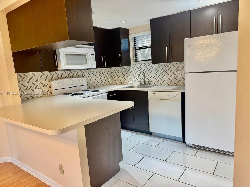 8290 Lake Dr 107, Doral, 플로리다 33166, 미국