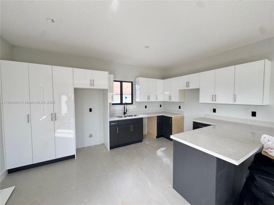 601 NW 3rd Ave, Hallandale Beach, Florida 33009, HOA KỲ