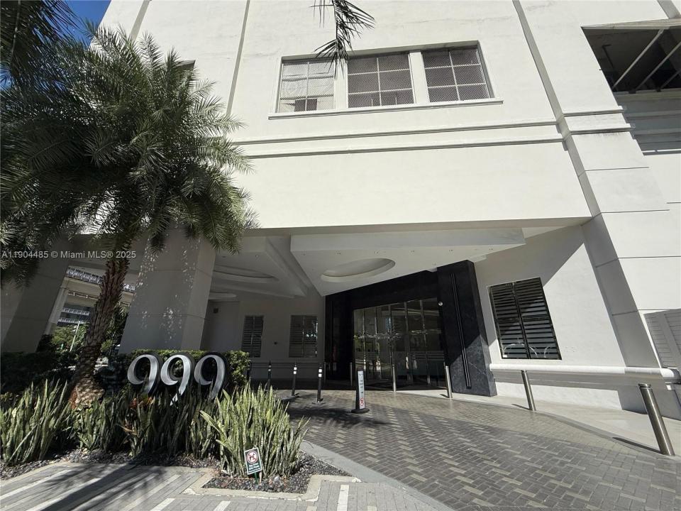 999 SW 1st Ave 1915, Miami, Florida 33130