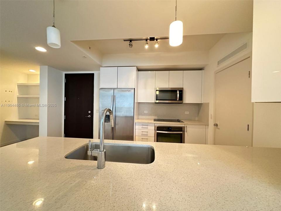 999 SW 1st Ave 1915, Miami, Florida 33130