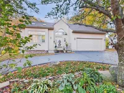 7 Briarwood Road, Lincoln, RI 02865, USA