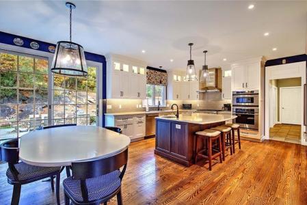 10 McPartland Way, East Greenwich, Rhode Island 02818, USA