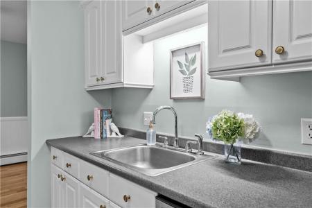 345 Main Road 204, Tiverton, Rhode Island 02878, USA