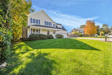 13 Vanderbilt Lane, Portsmouth, Rhode Island 02871