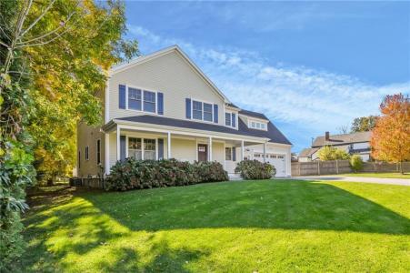 13 Vanderbilt Lane, Portsmouth, Rhode Island 02871