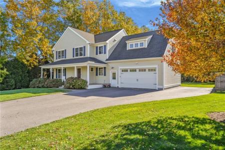 13 Vanderbilt Lane, Portsmouth, Rhode Island 02871