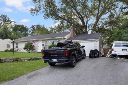17 Larchmont Road, Warwick, Rhode Island 02886, USA