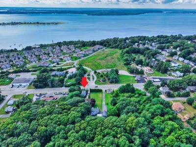 898 Main Road, Tiverton, Rhode Island 02878