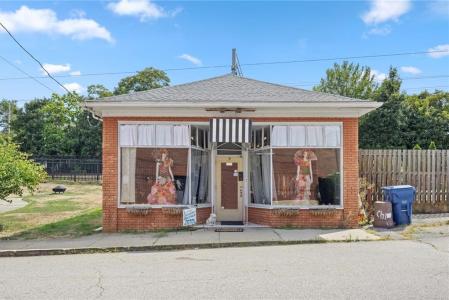 142 Duke Street, East Greenwich, Rhode Island 02818, USA