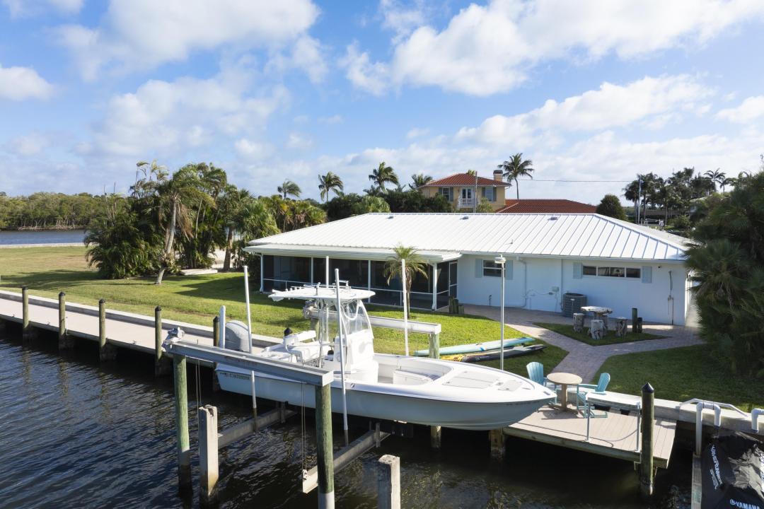 8585 SE Palm Street, Hobe Sound, Florida 33455