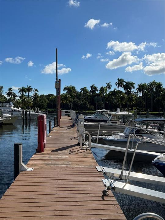 1700 NW North River Dr. #51, Miami, Floryda 33125, USA