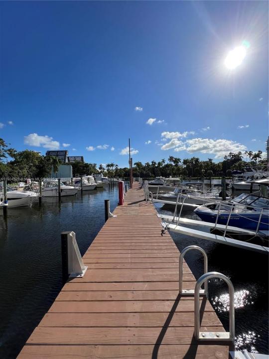 1700 NW North River Dr. #51, Miami, Floryda 33125, USA