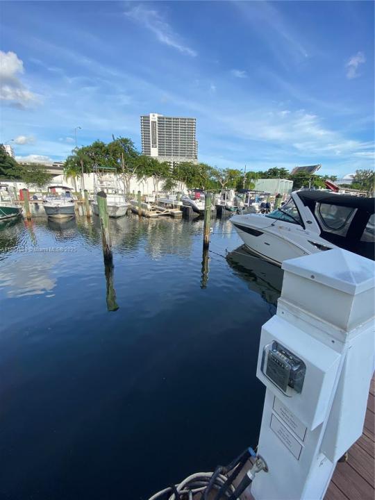 1700 NW North River Dr. #51, Miami, Floryda 33125, USA